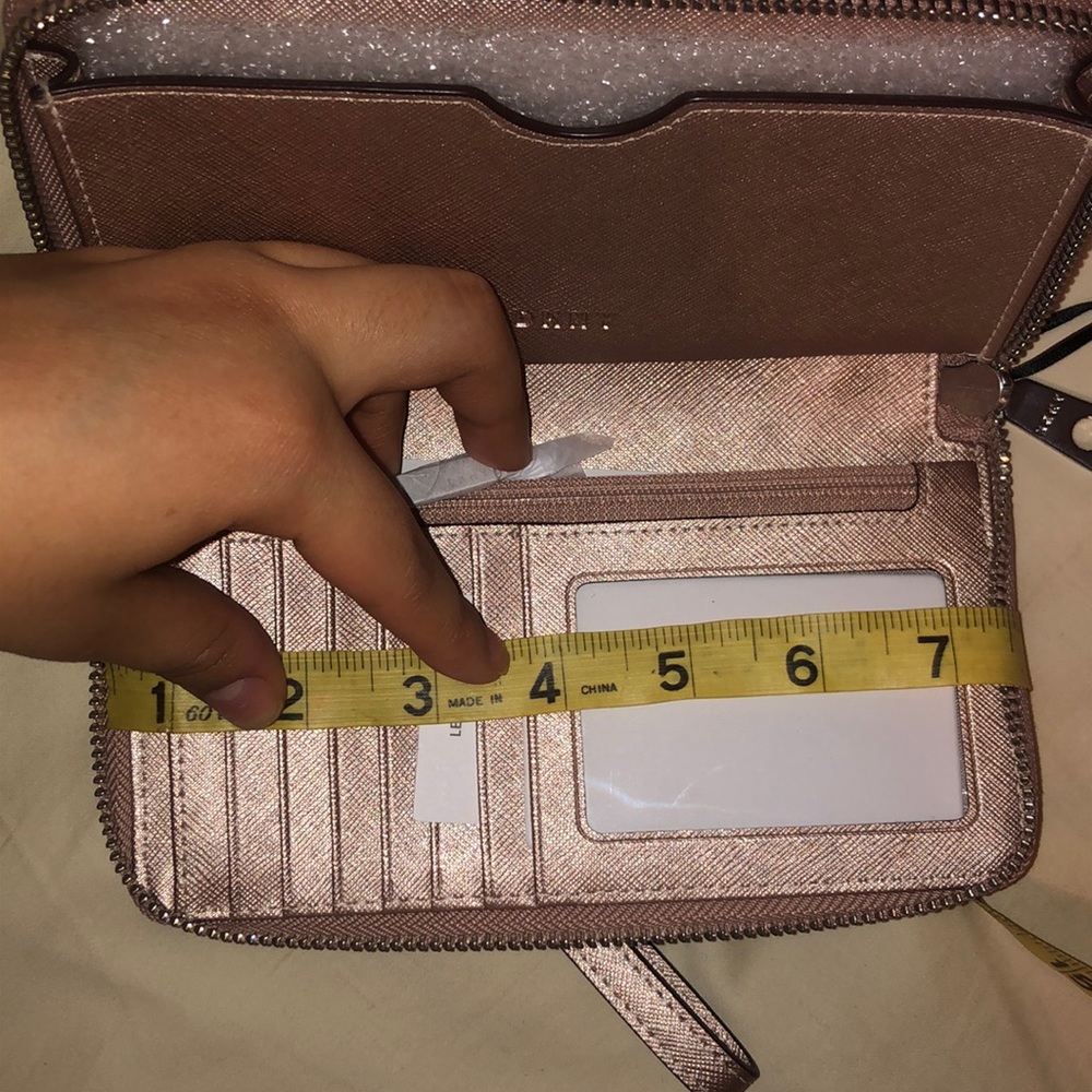 Authentic DKNY wallets - Picture 8 of 8